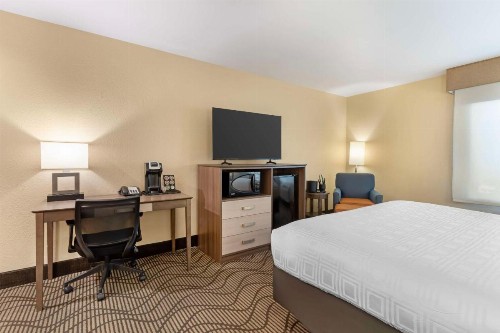 Best Western Plus Heritage Inn - image 24