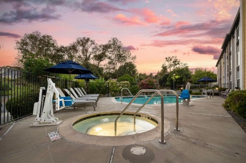 Best Western Plus Heritage Inn - image 42