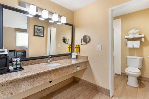 Best Western Plus Heritage Inn - image 5