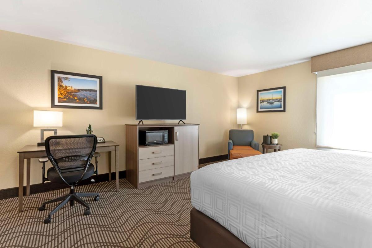 Best Western Plus Heritage Inn - image 6