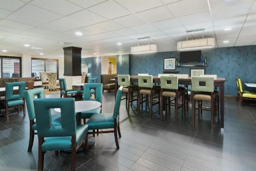 Holiday Inn Express Hotel & Suites Bentonville - image 11