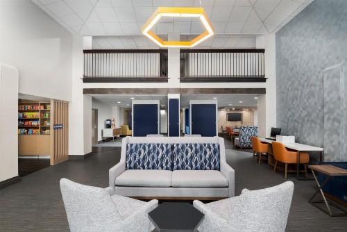 Holiday Inn Express Hotel & Suites Bentonville - image 23