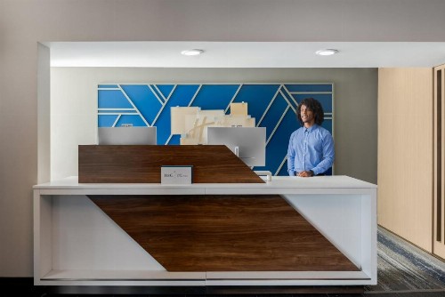 Holiday Inn Express Hotel & Suites Bentonville - image 25