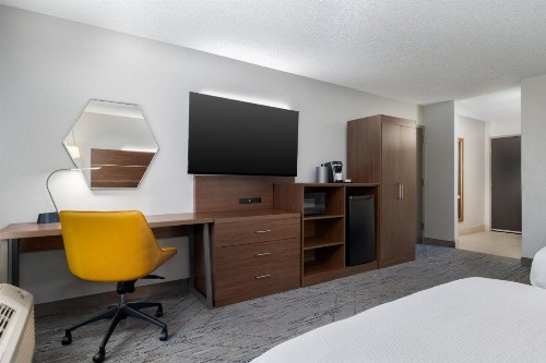 Holiday Inn Express Hotel & Suites Bentonville - image 29