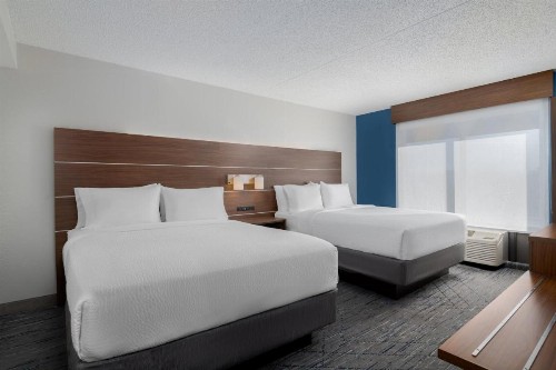 Holiday Inn Express Hotel & Suites Bentonville - image 34