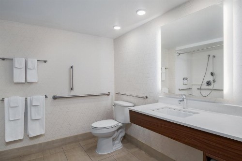 Holiday Inn Express Hotel & Suites Bentonville - image 41
