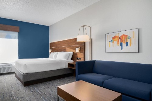 Holiday Inn Express Hotel & Suites Bentonville - image 45
