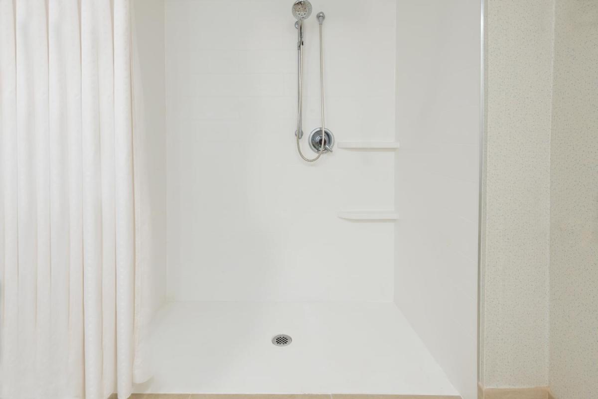 Holiday Inn Express Hotel & Suites Bentonville - image 7