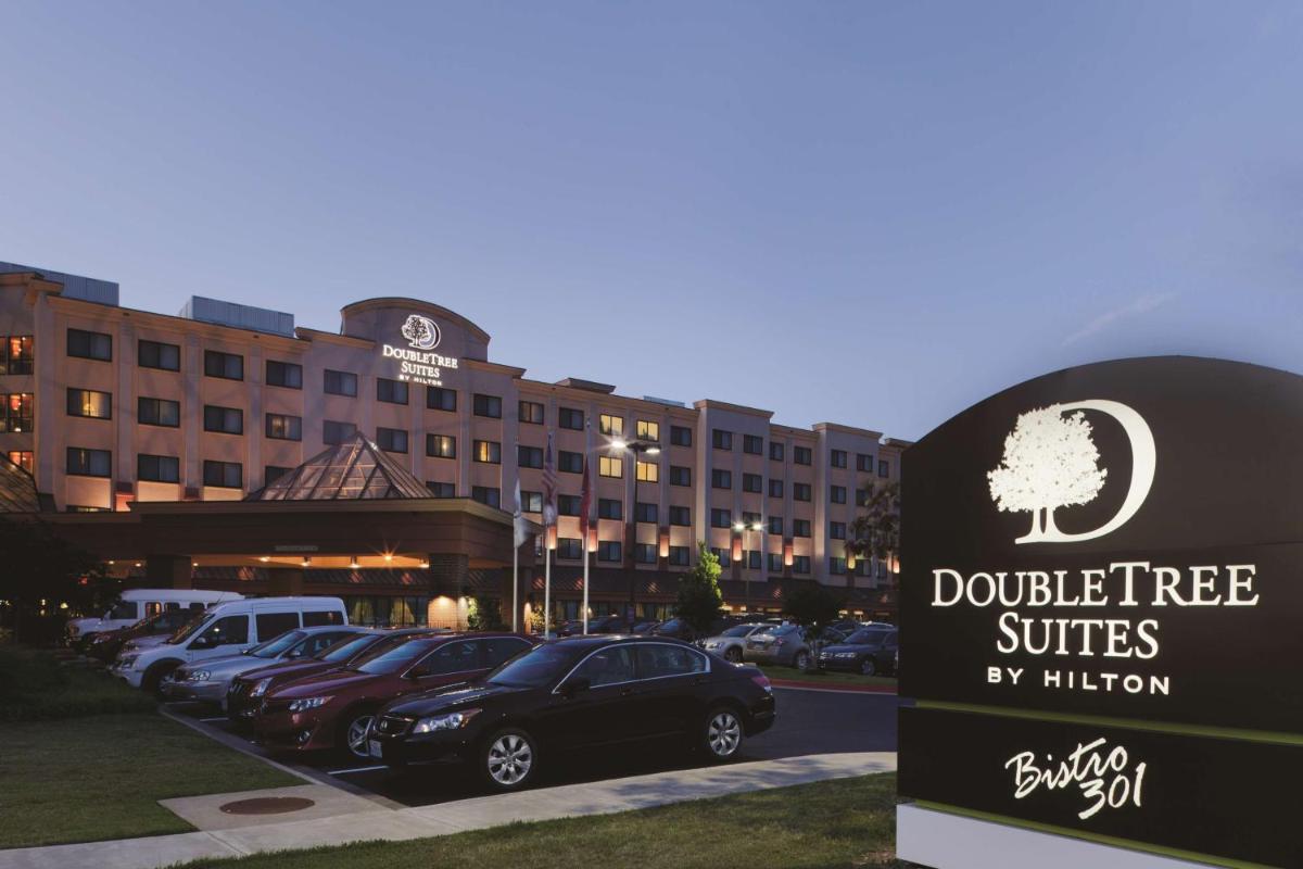 DoubleTree Suites by Hilton Bentonville - main image