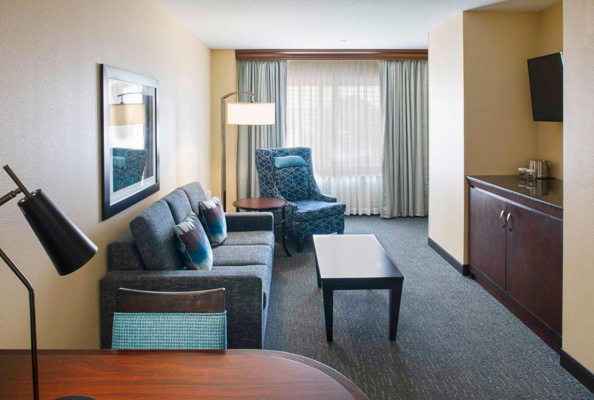 DoubleTree Suites by Hilton Bentonville - image 2