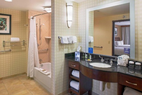 DoubleTree Suites by Hilton Bentonville - image 37