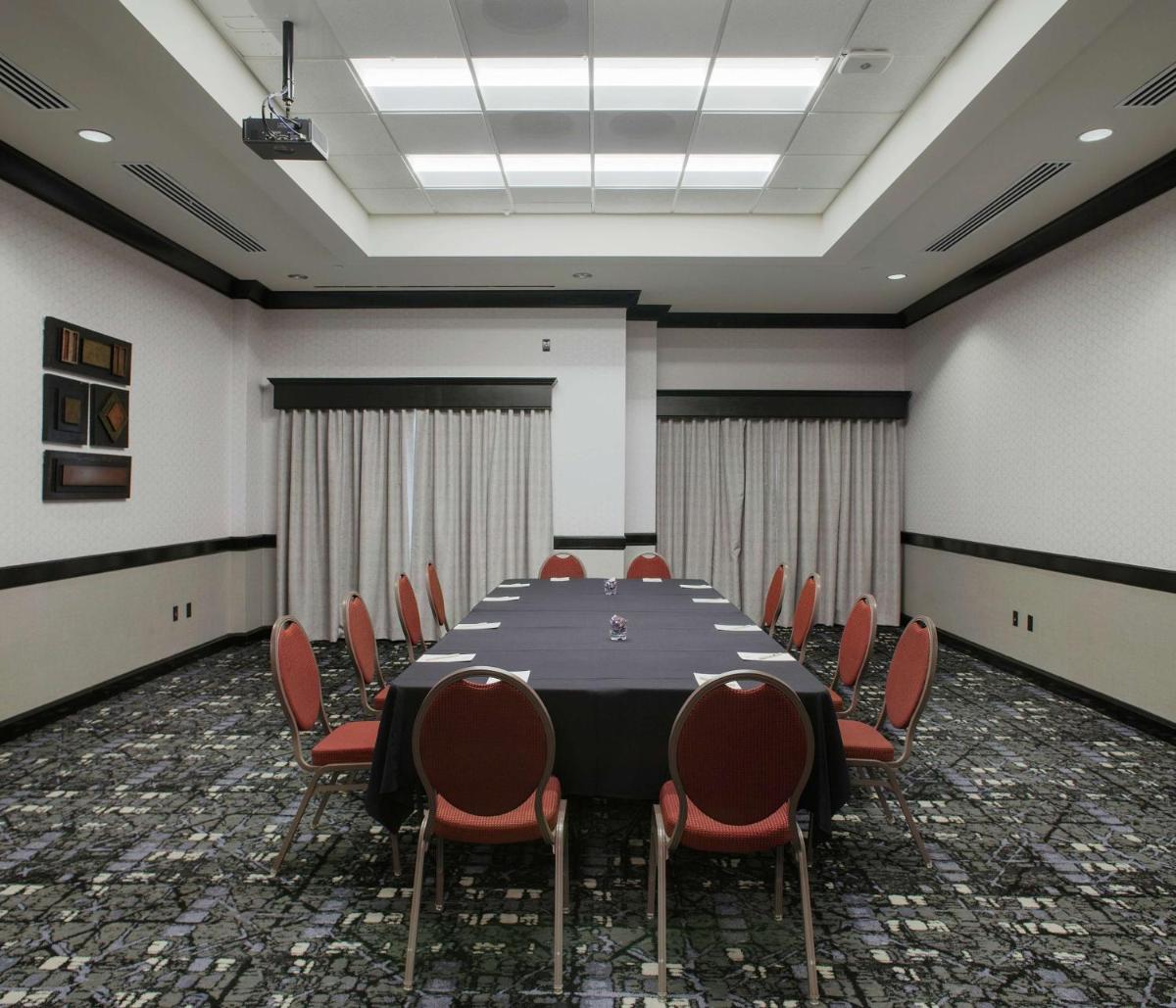 DoubleTree Suites by Hilton Bentonville - image 4