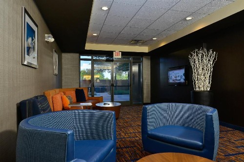 Courtyard by Marriott Bentonville - image 10