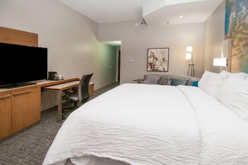 Courtyard by Marriott Bentonville - image 11