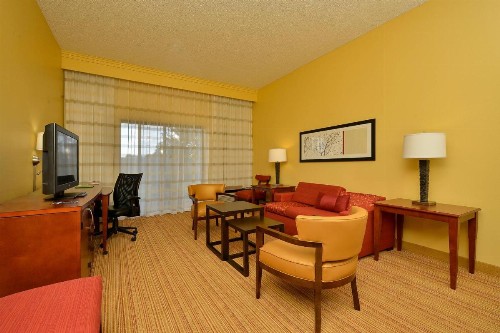 Courtyard by Marriott Bentonville - image 14