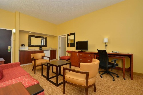 Courtyard by Marriott Bentonville - image 15