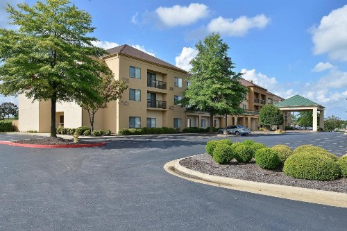Courtyard by Marriott Bentonville - image 2
