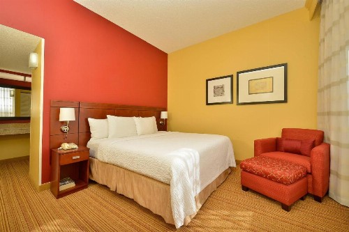 Courtyard by Marriott Bentonville - image 5