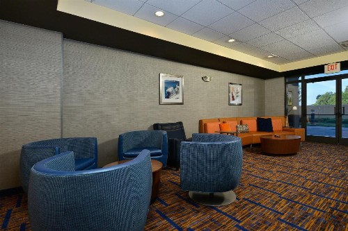 Courtyard by Marriott Bentonville - image 9