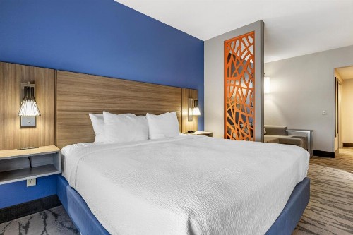 Best Western Plus Castlerock Inn & Suites - image 24