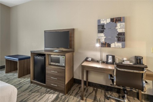 Best Western Plus Castlerock Inn & Suites - image 29