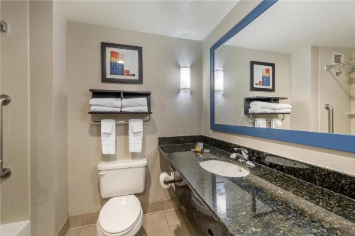 Best Western Plus Castlerock Inn & Suites - image 31