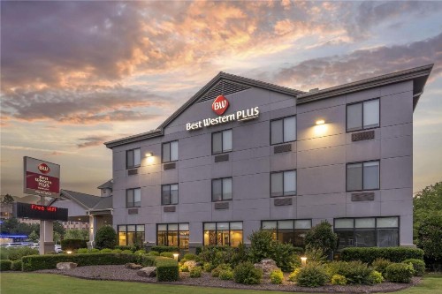 Best Western Plus Castlerock Inn & Suites - image 41