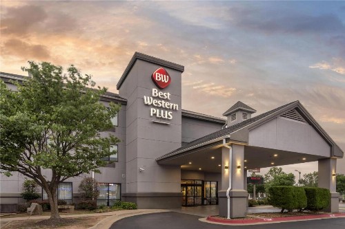 Best Western Plus Castlerock Inn & Suites - image 43