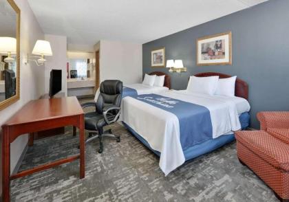 Days Inn & Suites by Wyndham Bentonville - image 9