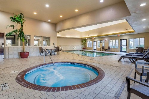 Comfort Inn Bentonville - image 12
