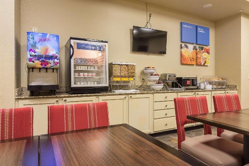 Comfort Inn Bentonville - image 16