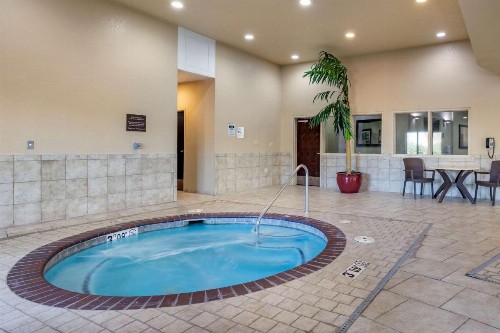 Comfort Inn Bentonville - image 31