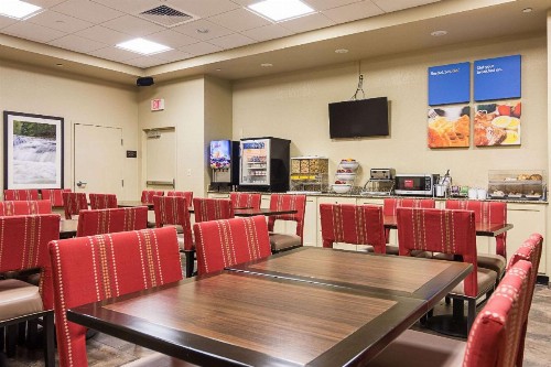 Comfort Inn Bentonville - image 32