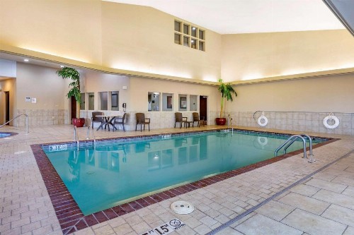 Comfort Inn Bentonville - image 37