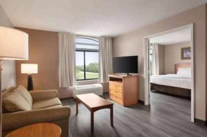 Wingate by Wyndham Bentonville - image 7