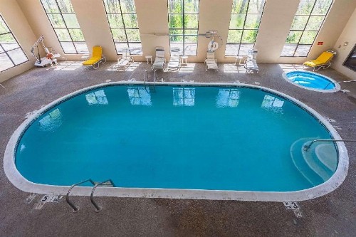 Econo Lodge Inn & Suites Bentonville - Rodgers - image 9