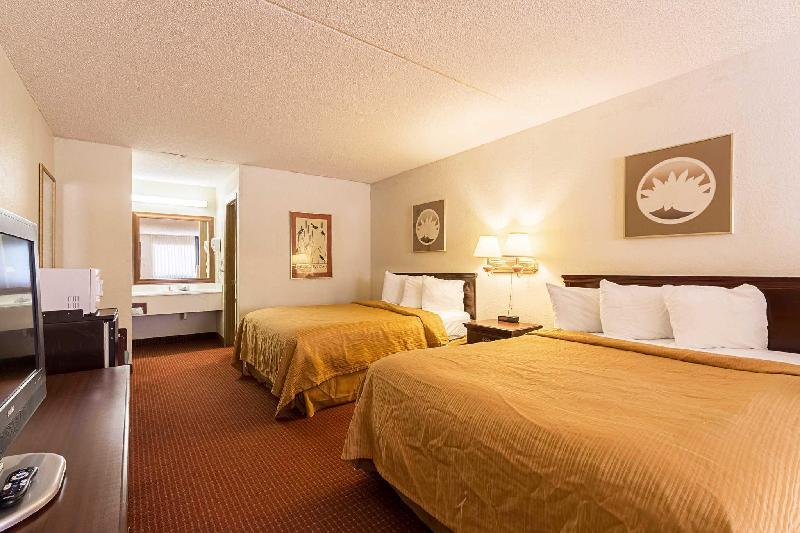 Econo Lodge Inn & Suites Bentonville - Rodgers - image 5