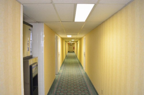 Super 8 by Wyndham Bentonville - image 13