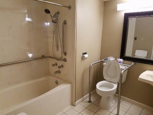 Super 8 by Wyndham Bentonville - image 26