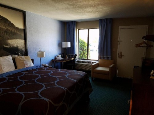 Super 8 by Wyndham Bentonville - image 28