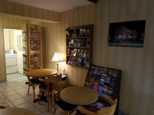 Super 8 by Wyndham Bentonville - image 31