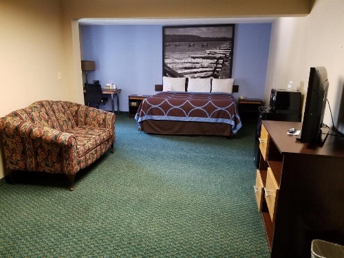 Super 8 by Wyndham Bentonville - image 33