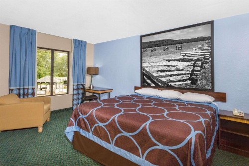 Super 8 by Wyndham Bentonville - image 41