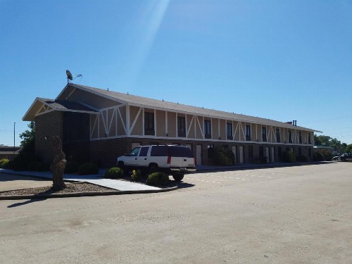 Super 8 by Wyndham Bentonville - image 8