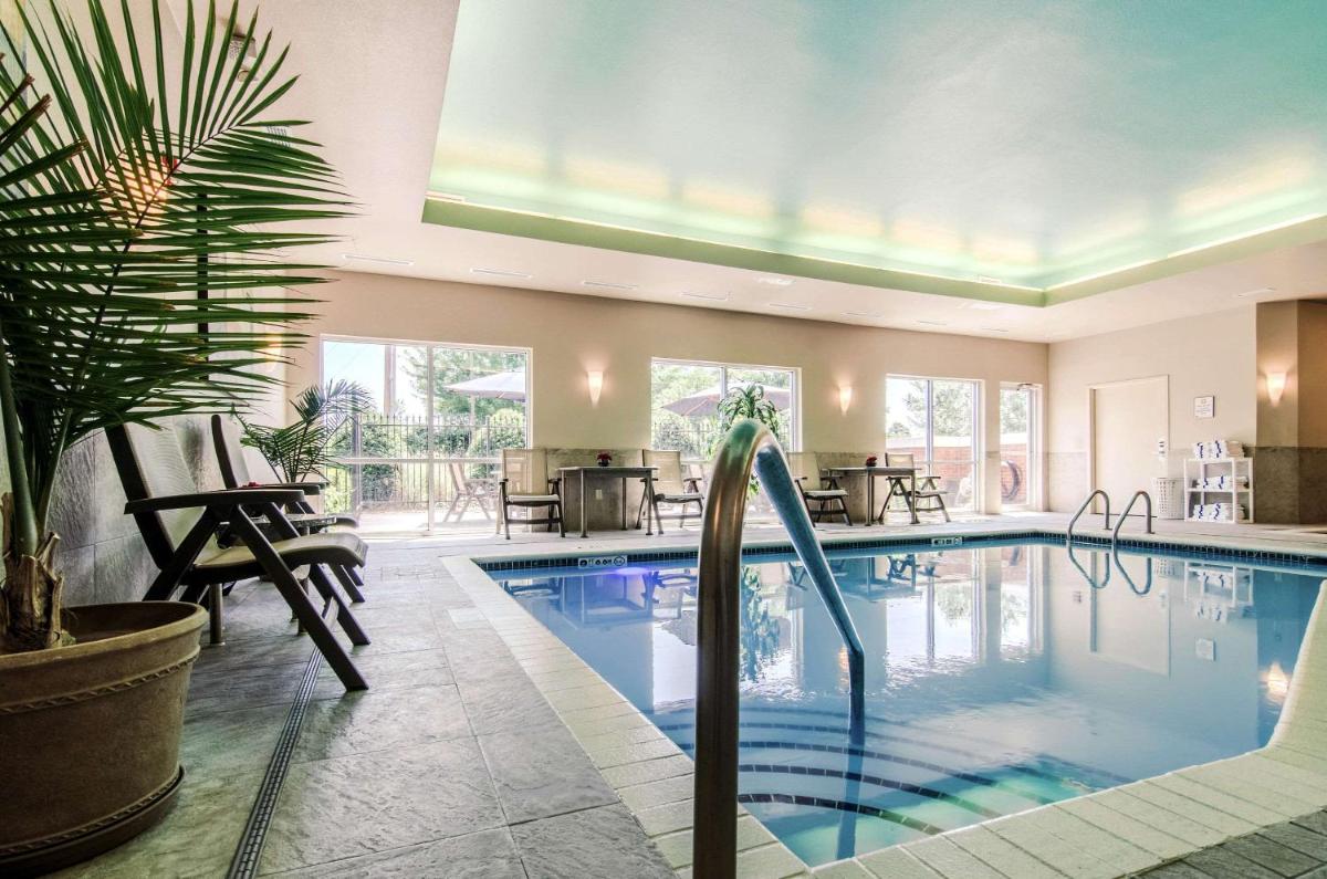 Comfort Suites Bentonville - Rogers - image 2