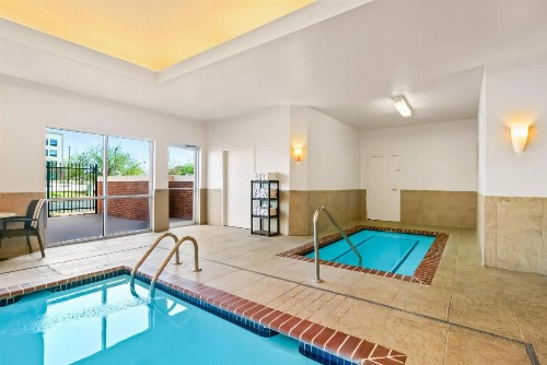 Comfort Suites Bentonville - Rogers - image 9