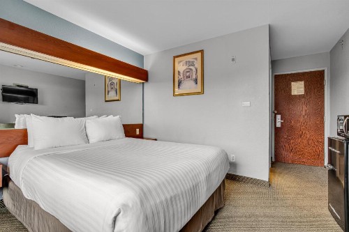 Microtel by Wyndham Bentonville - image 11