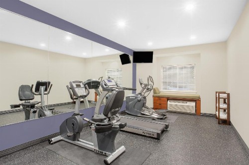 Microtel by Wyndham Bentonville - image 16