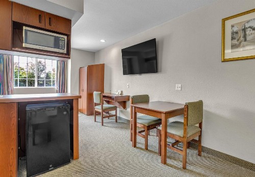Microtel by Wyndham Bentonville - image 29