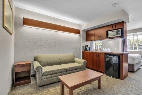 Microtel by Wyndham Bentonville - image 3
